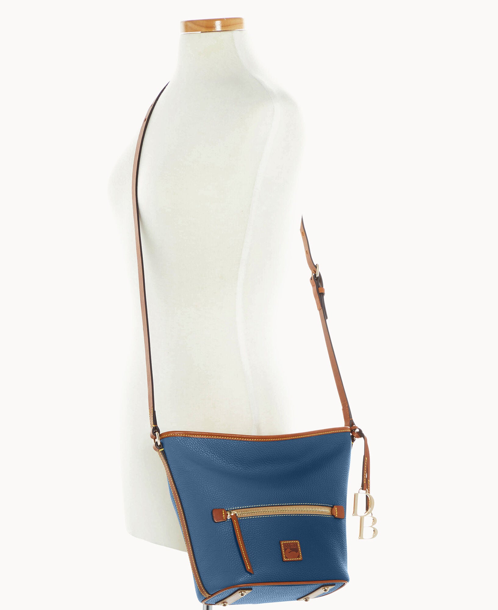 Pebble Grain Zip Sac - Image 16
