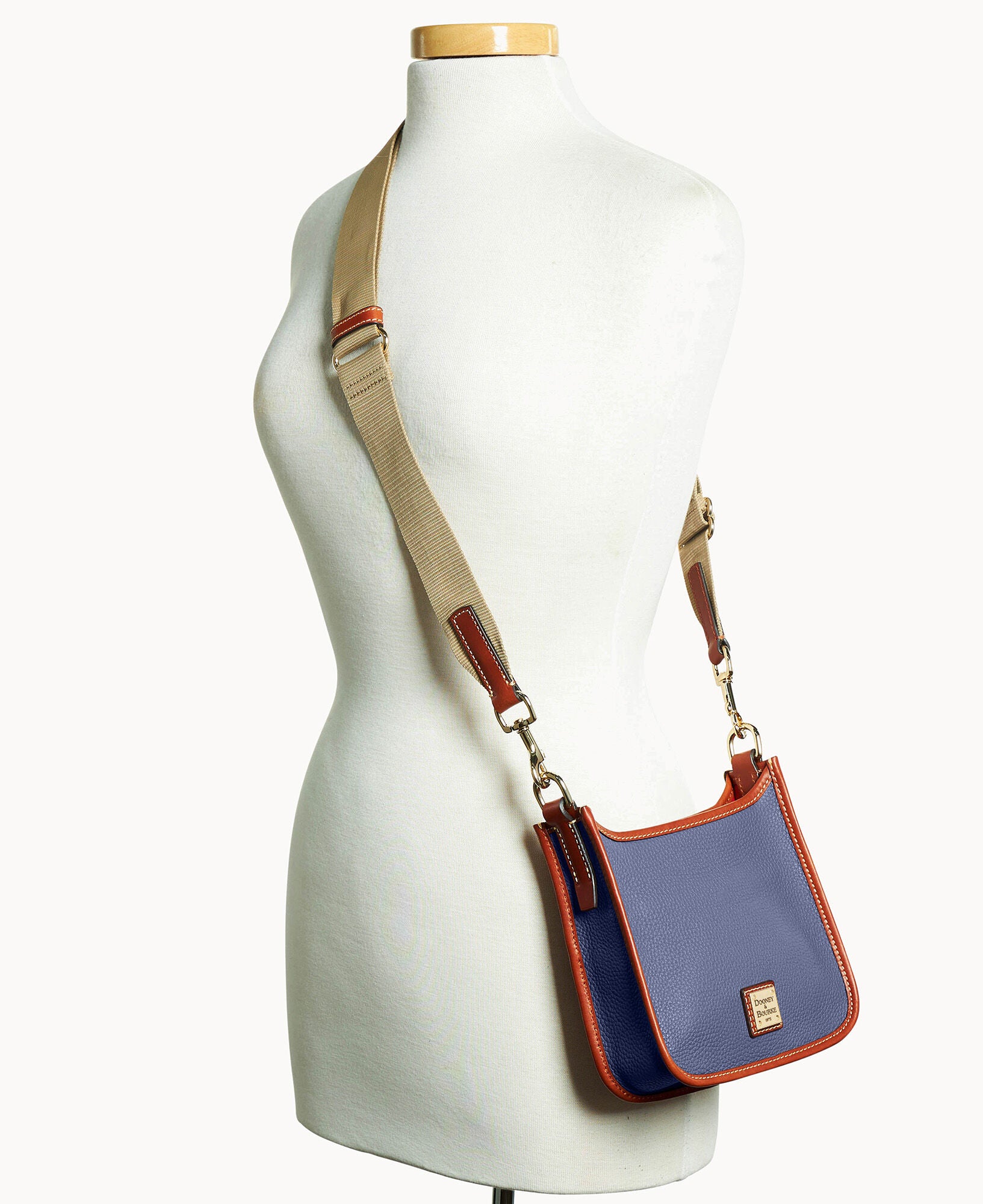 Pebble Grain Small Messenger - Image 20